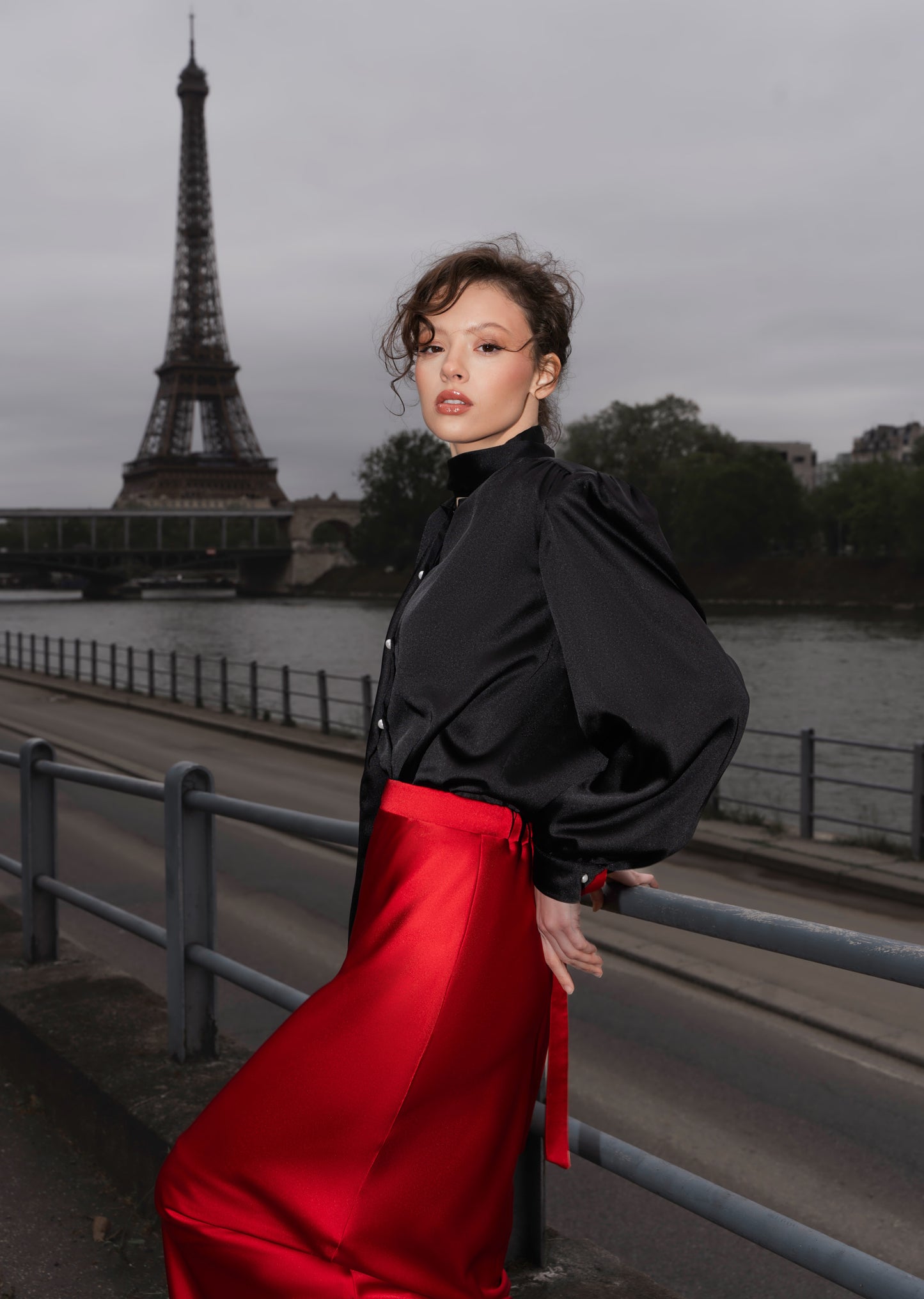 Blouse with accented shoulders and long sleeves with cuffs.