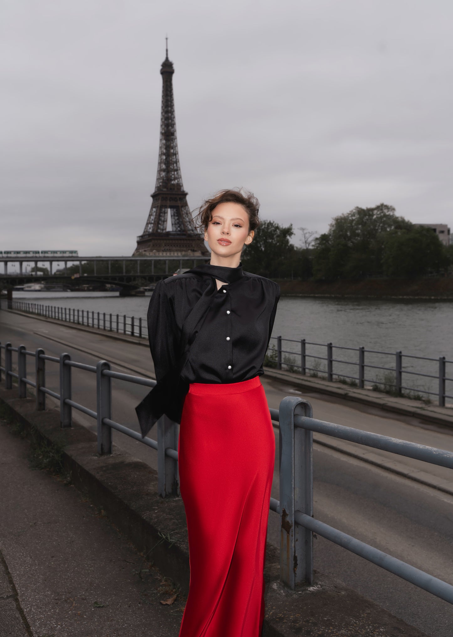 Blouse with accented shoulders and long sleeves with cuffs.