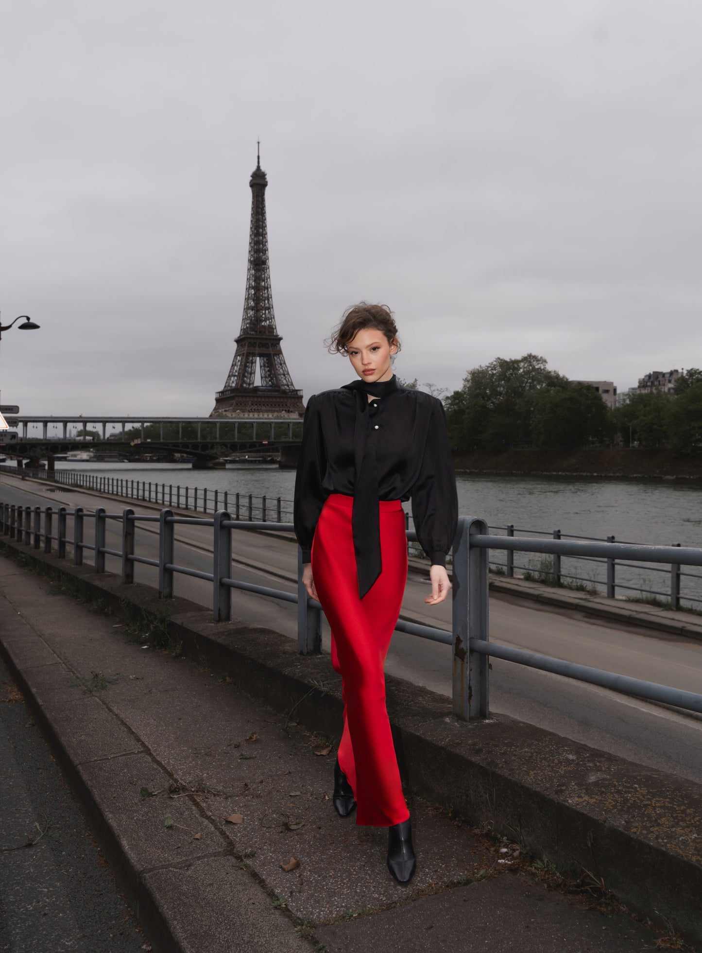 Blouse with accented shoulders and long sleeves with cuffs.