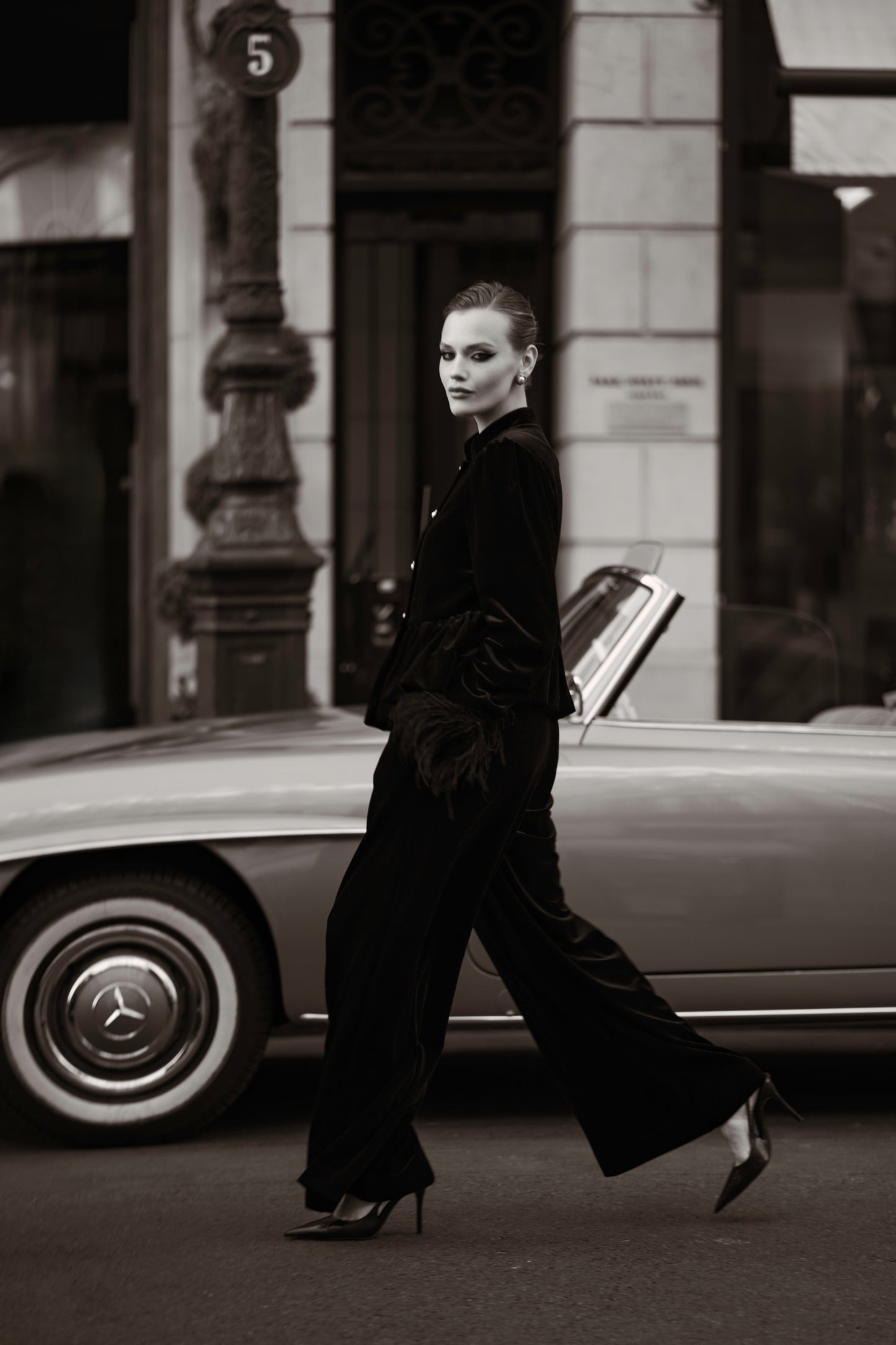 Velvet suit black “L’impératrice”