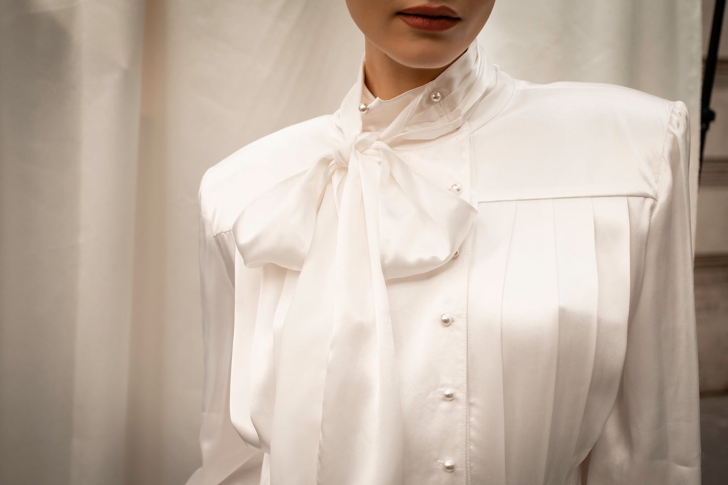 « White swan » blouse