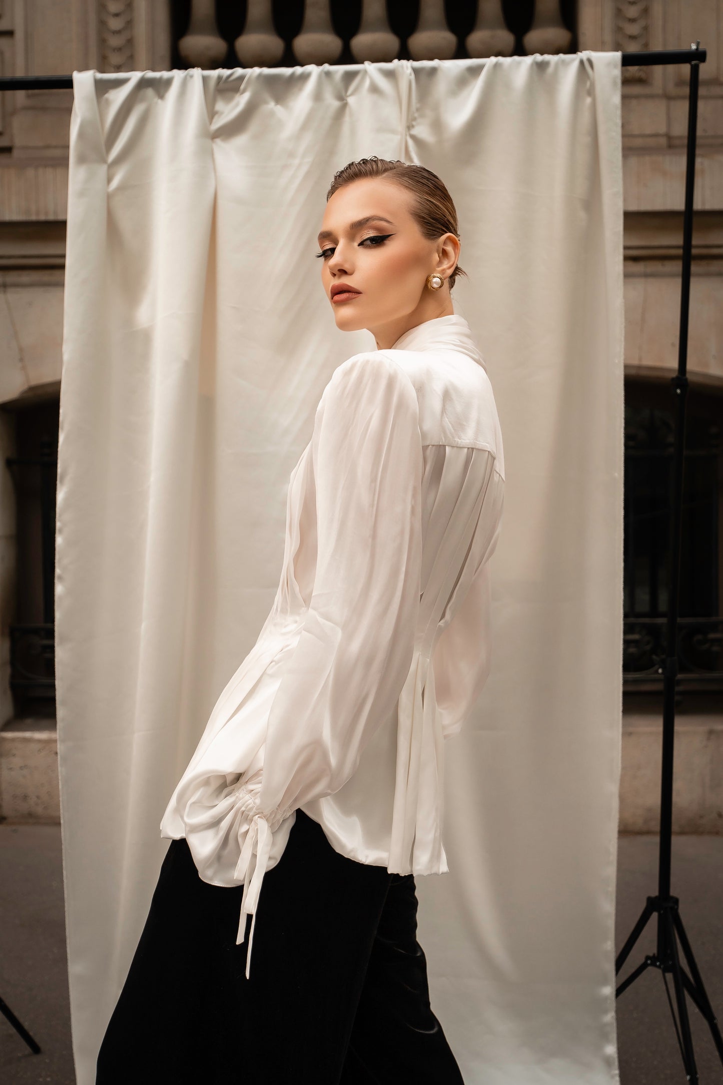 « White swan » blouse